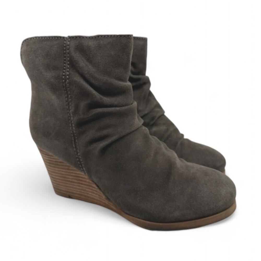 Diba Bailey Suede Ankle Bootie Wedge Heel Round Toe Ruched Gray Womens US7.5M